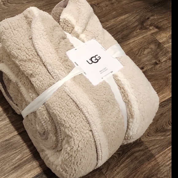UGG Bedding Ugg Rosaleen King Blanket Oyster Poshmark